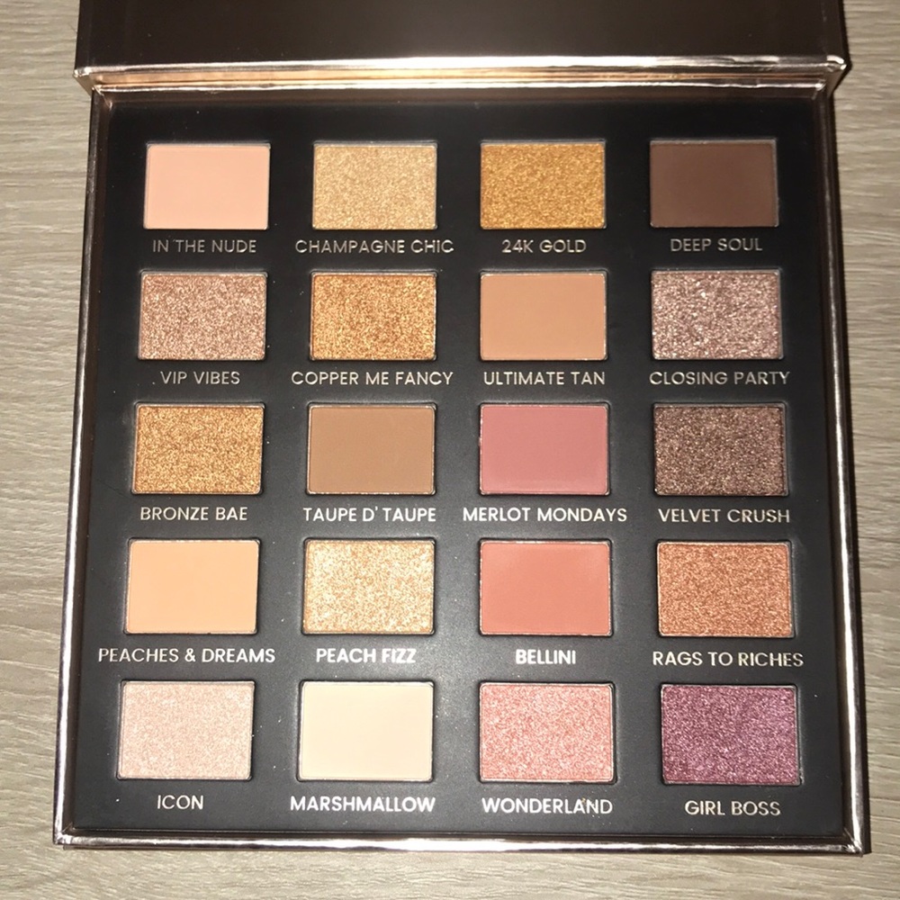 NWT ICONIC London Day to Spay Palette